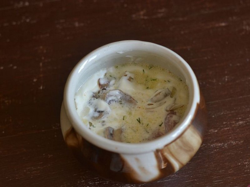 Рецепт приготовления свинины в кефирно-чесночном соусе в горшочке в духовке