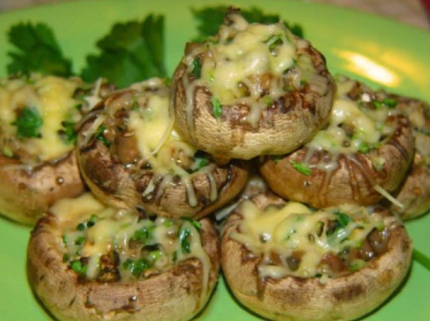 Картофель с начинкой из грибов