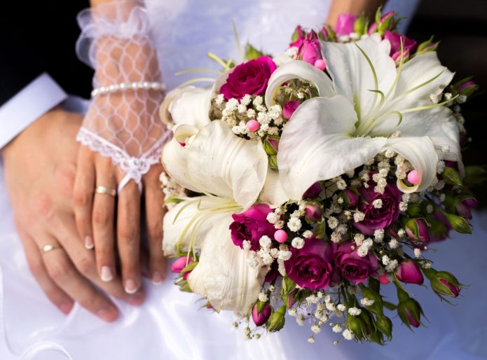 Лилии в свадебном букете