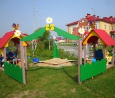 Как произвести оформление участка детского сада летом