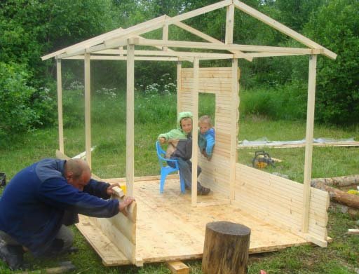 
	Как построить детский домик своими руками?
